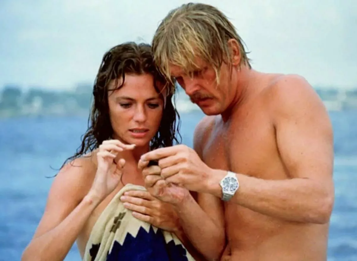 Жаклин Биссет в фильме Бездна 3