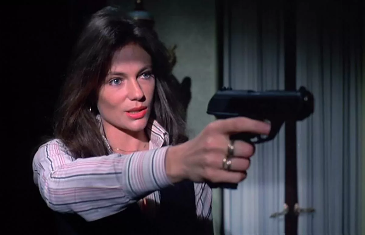 Жаклин Биссет в фильме Бездна 4