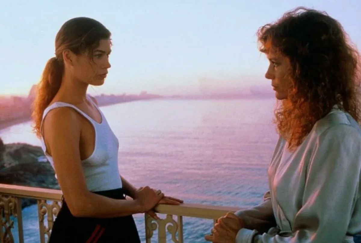 Жаклин Биссет в фильме Дикая орхидея 2