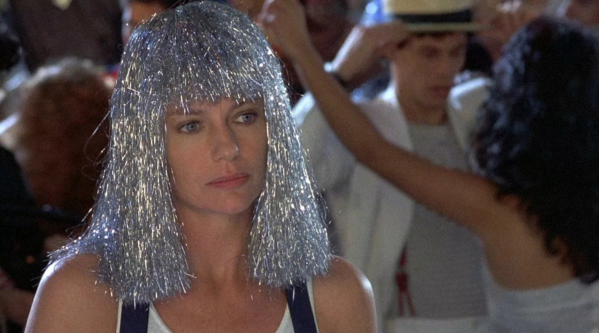 Жаклин Биссет в фильме Дикая орхидея 3