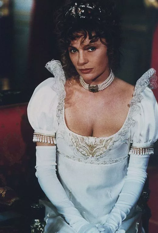 Жаклин Биссет в фильме Наполеон и Жозефина. История любви