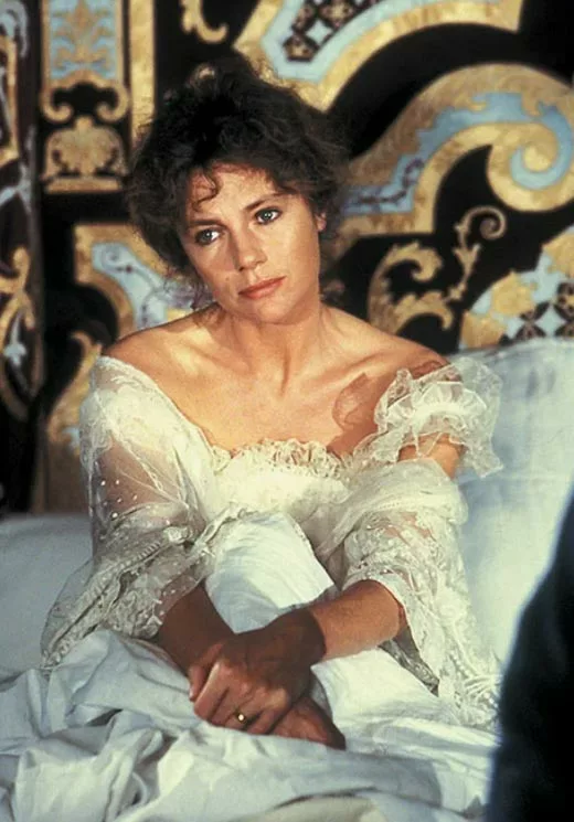 Жаклин Биссет в фильме Наполеон и Жозефина. История любви 5