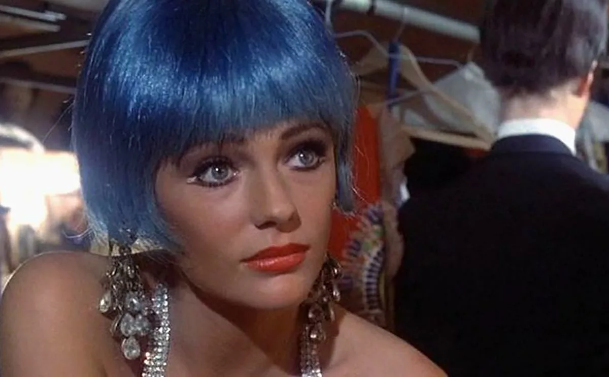 Жаклин Биссет в фильме Великолепный 3