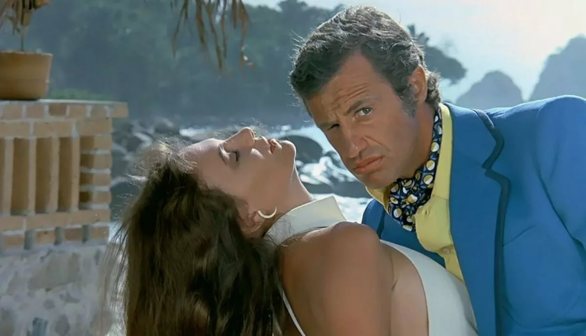 Жаклин Биссет в фильме Великолепный 5