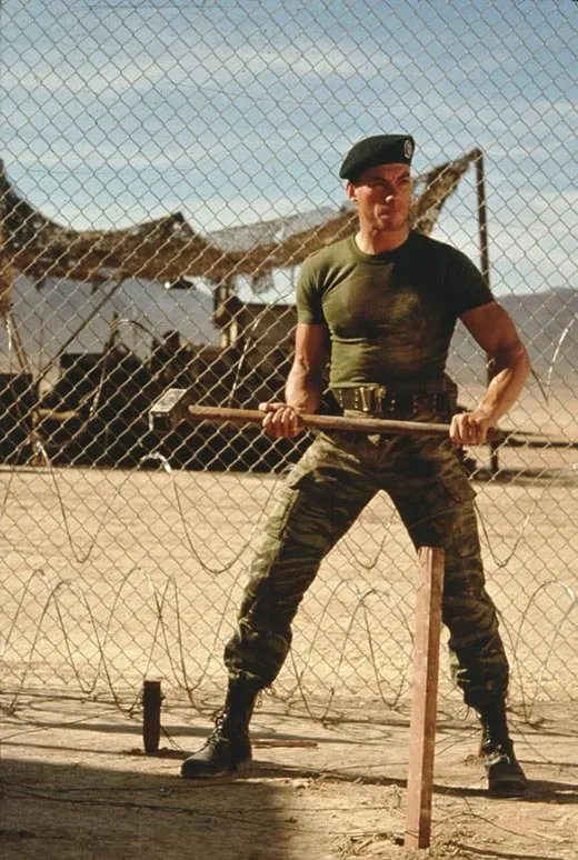 Жан-Клод Ван Дамм в фильме Самоволка Жан-Клод Ван Дамм в фильме Самоволка