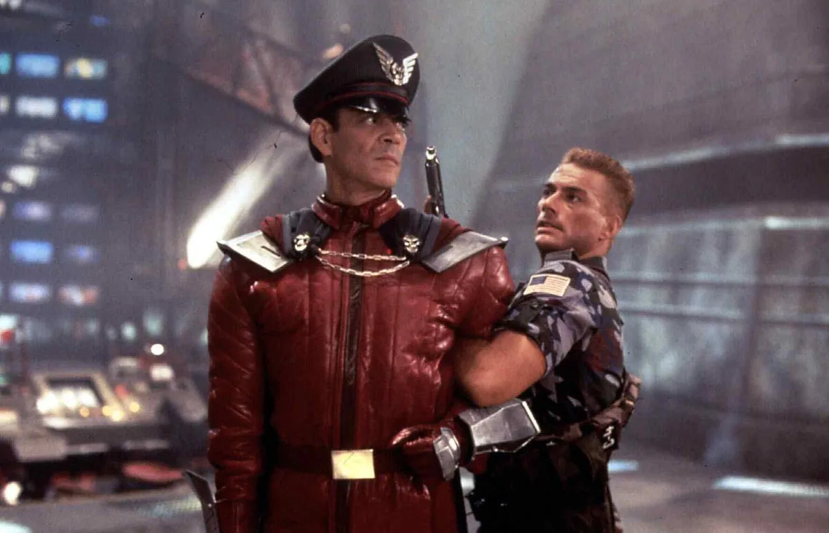 Жан-Клод Ван Дамм в фильме Уличный боец Жан-Клод Ван Дамм в фильме Уличный боец