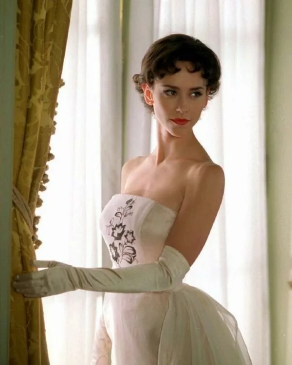 Дженнифер Лав Хьюитт в фильме История Одри Хепбёрн 3