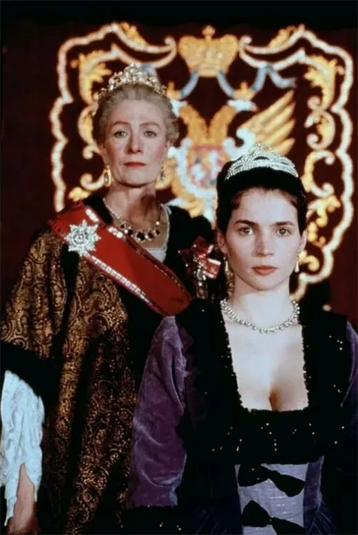 Джулия Ормонд в фильме Молодая Екатерина