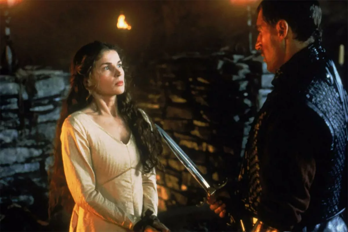 Джулия Ормонд в фильме Первый рыцарь 4