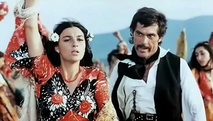 Кадр из фильма Табор уходит в небо