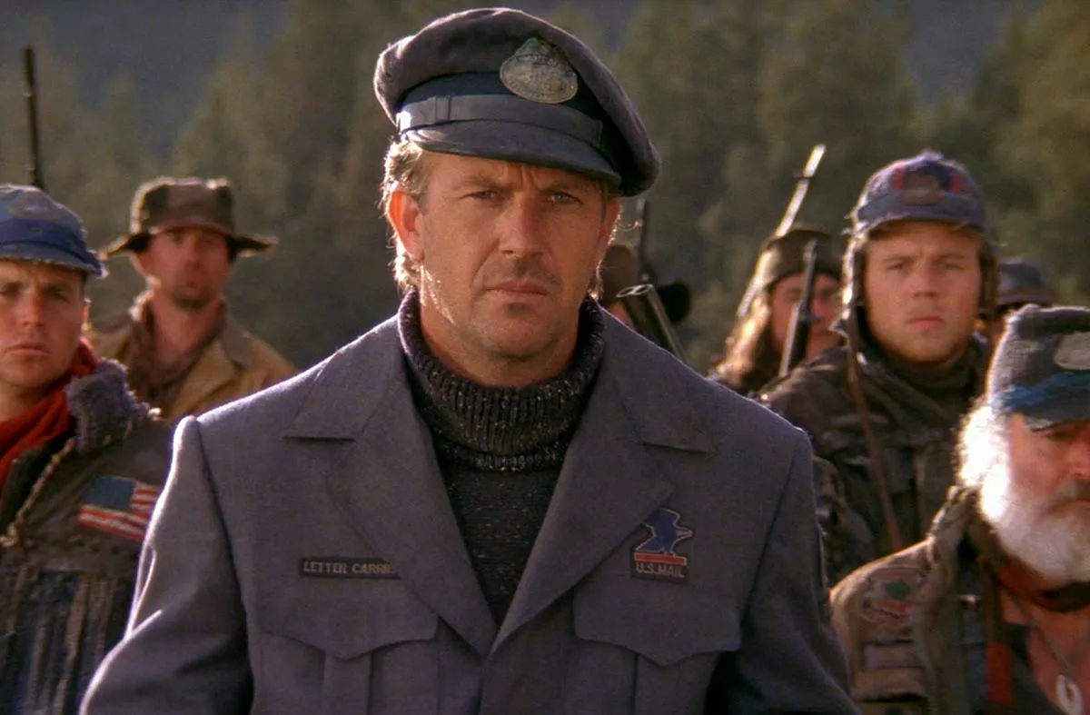 Кевин Костнер в фильме Почтальон Кевин Костнер в фильме Почтальон