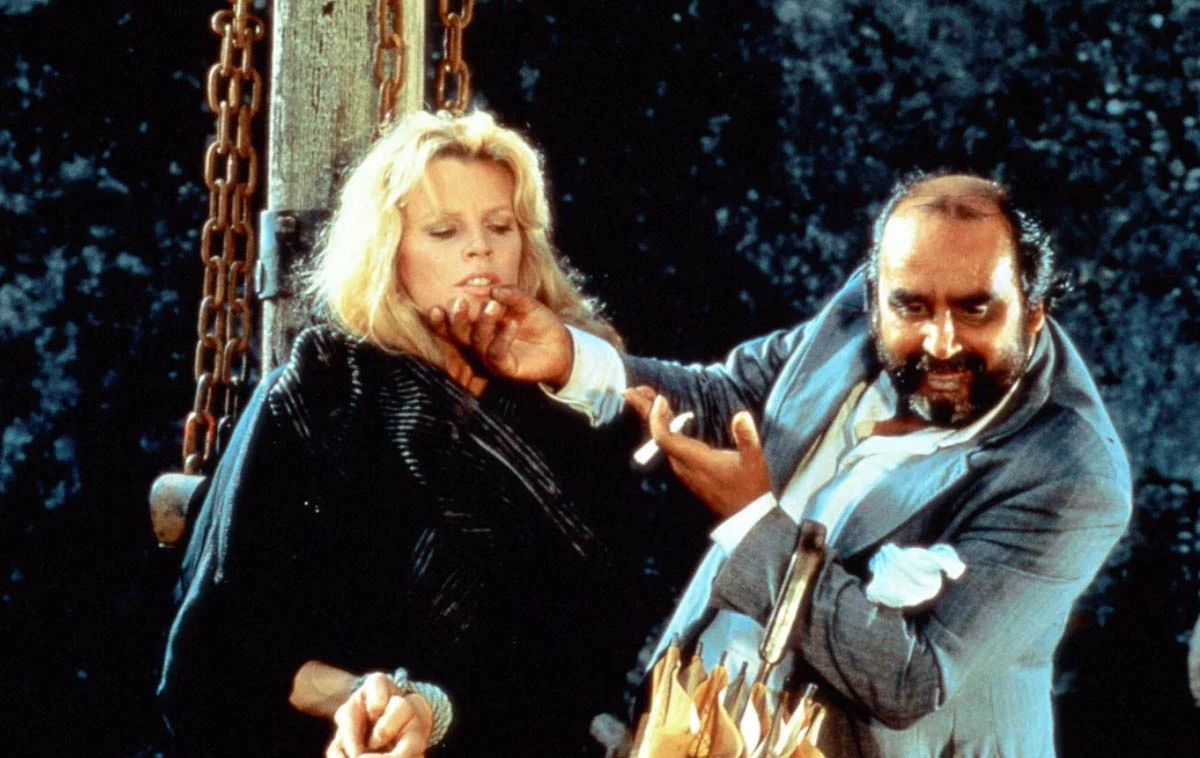 Ким Бейсингер в фильме Никогда не говори никогда Ким Бейсингер в фильме Никогда не говори никогда 2