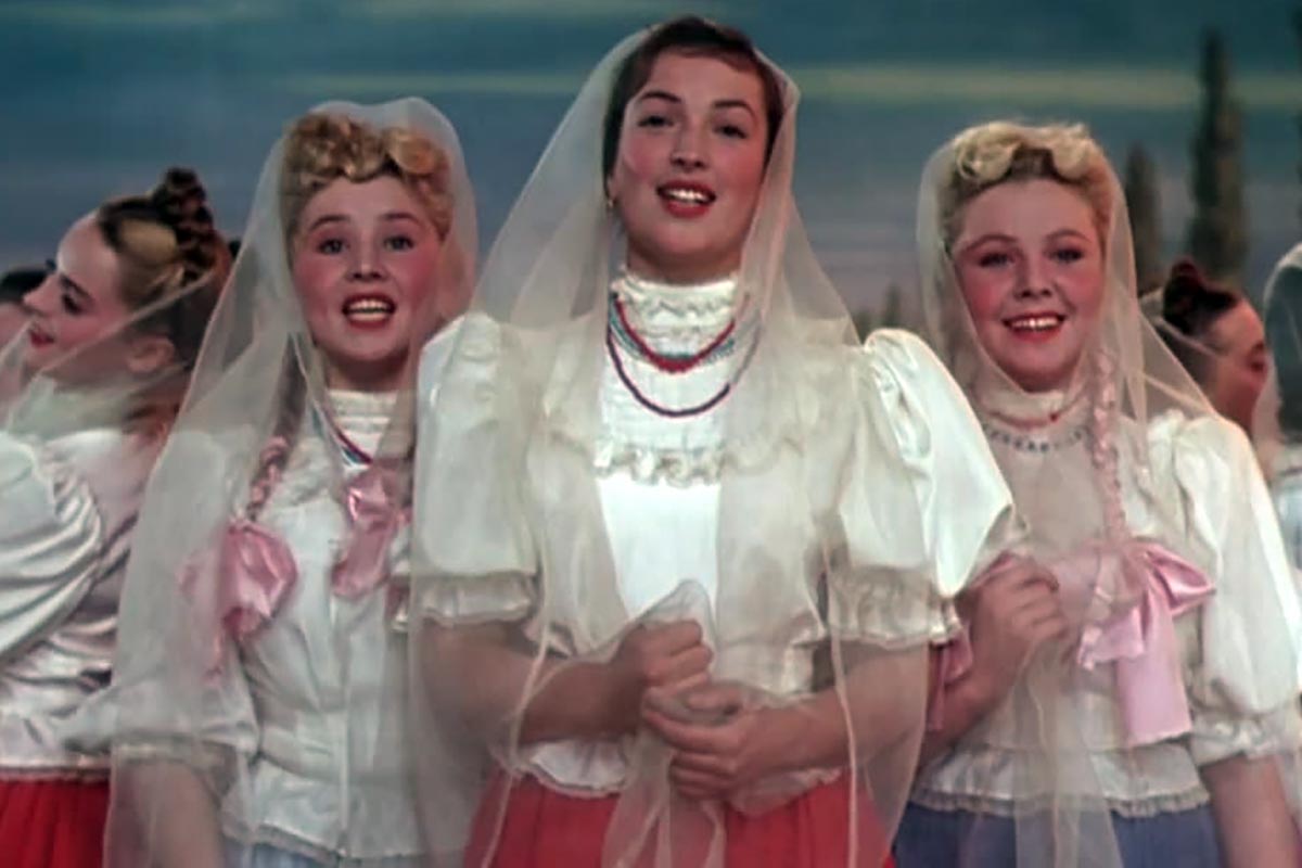 Клара Лучко в фильме Кубанские казаки