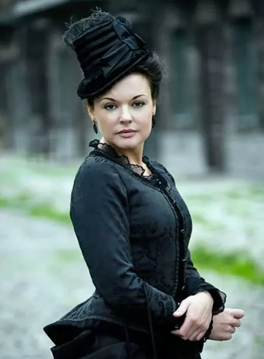 Ксения Хаирова в сериале Институт благородных девиц 3