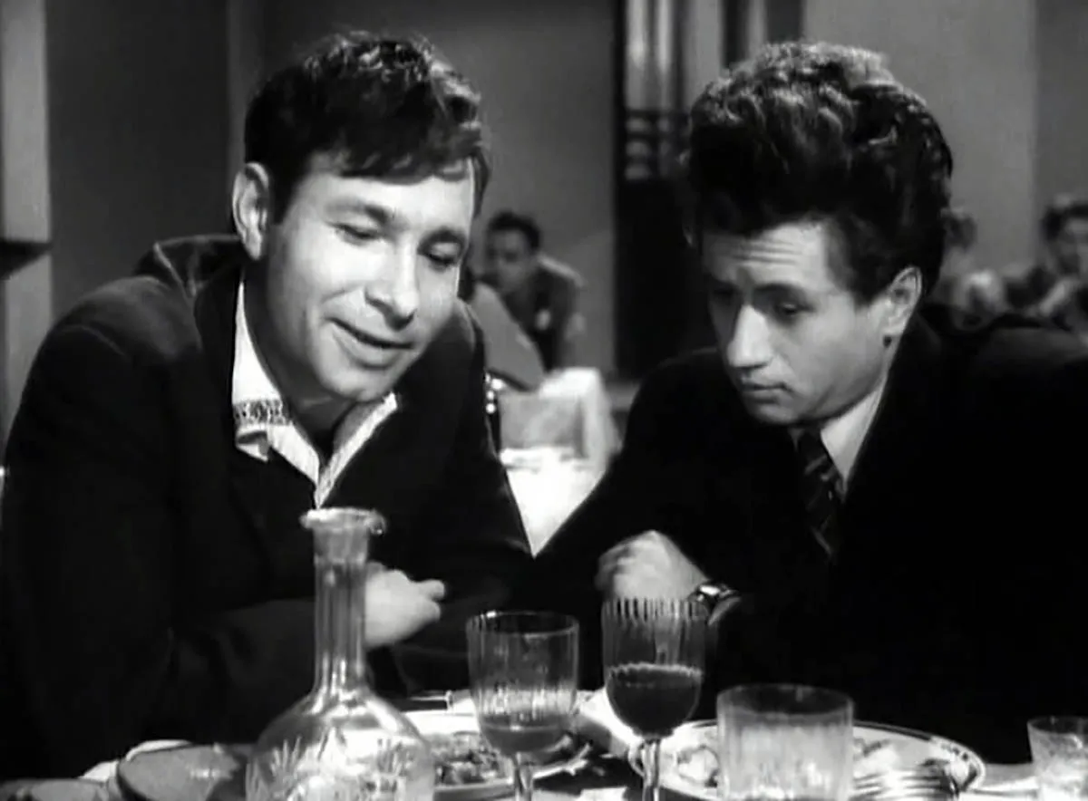 Леонид Быков в фильме Рядом с нами