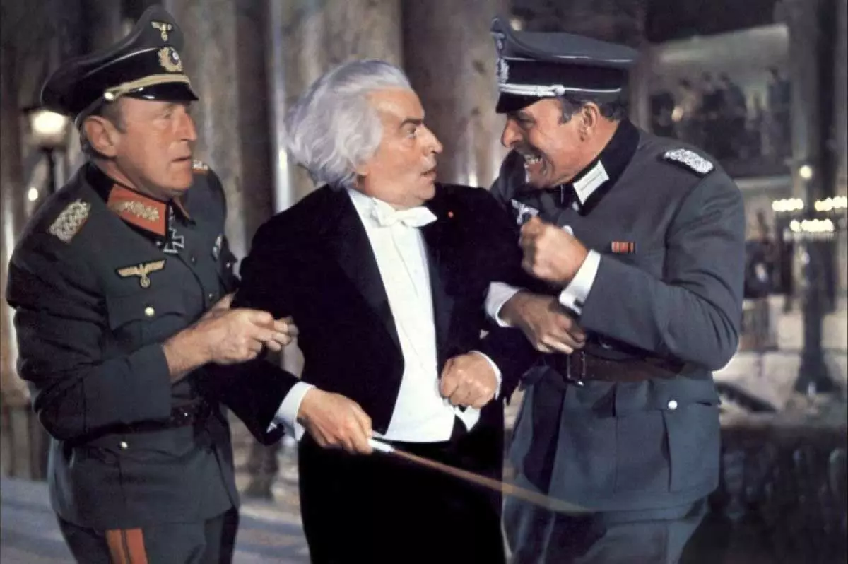 Луи де Фюнес в фильме Большая прогулка Луи де Фюнес в фильме Большая прогулка