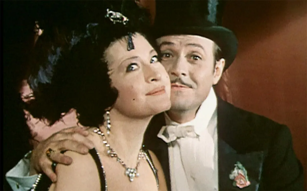 Людмила Максакова в фильме Летучая мышь