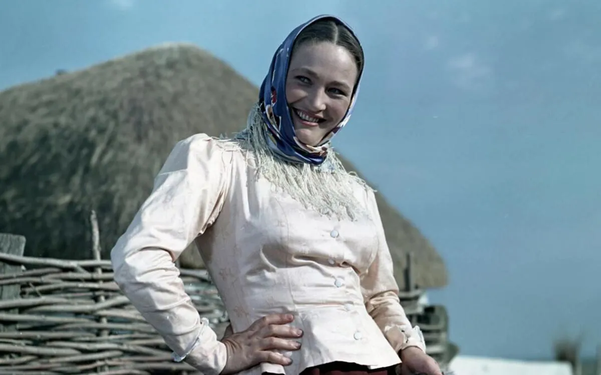 Людмила Хитяева в фильме Поднятая целина Людмила Хитяева в фильме Поднятая целина