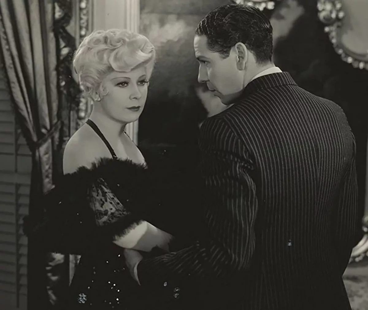 Мэй Уэст в фильме Красавица девяностых