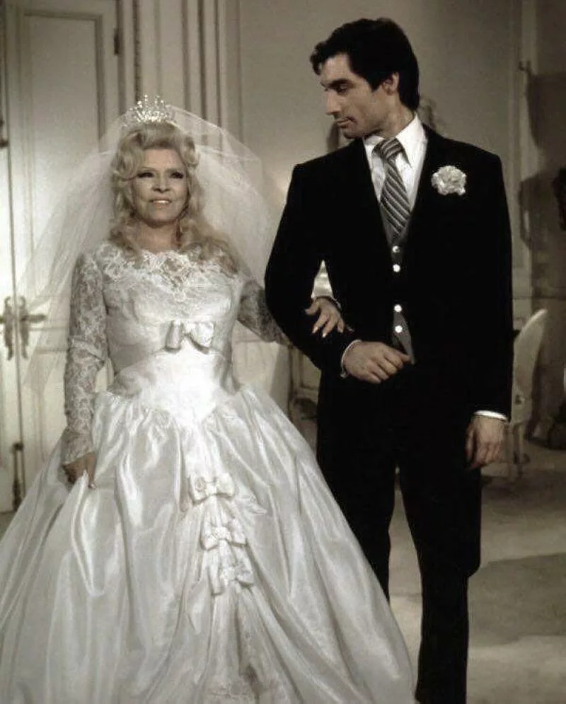 Мэй Уэст в фильме Секстет