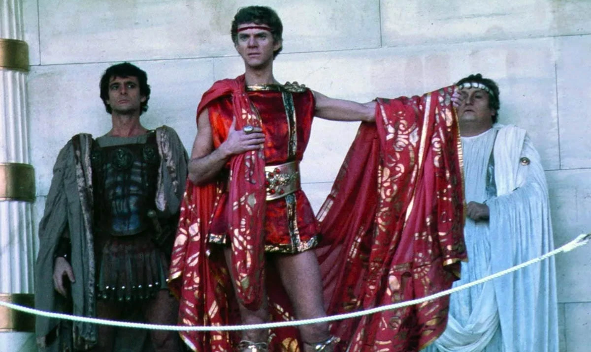 Малкольм Макдауэлл в фильме Калигула Малкольм Макдауэлл в фильме Калигула 4