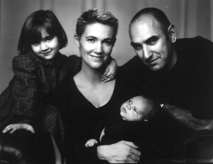 Мари Фредрикссон и Микаэль Боиош с детьми