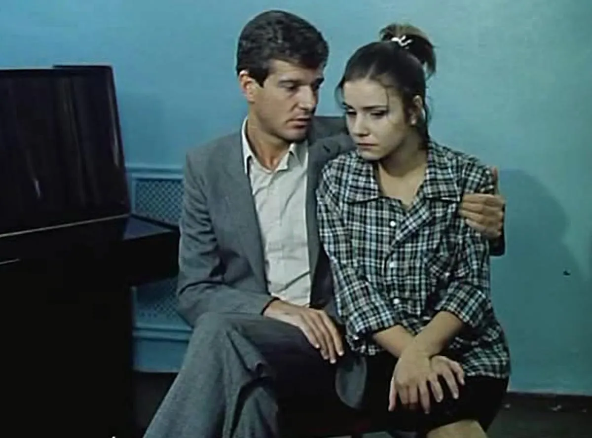 Марина Зудина в фильме По главной улице с оркестром Марина Зудина в фильме По главной улице с оркестром