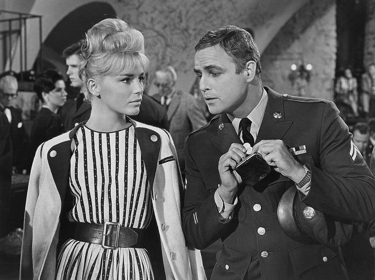 Марлон Брандо в фильме История на ночь