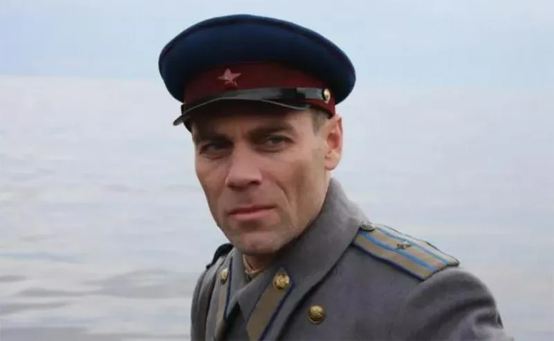 Михаил Хмуров в фильме Одна война