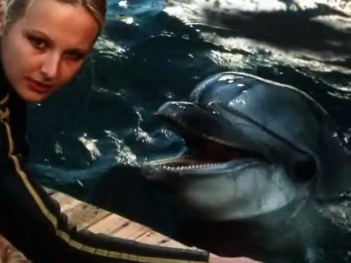 Милена Тонтегоде в фильме Люди и дельфины Милена Тонтегоде в фильме Люди и дельфины