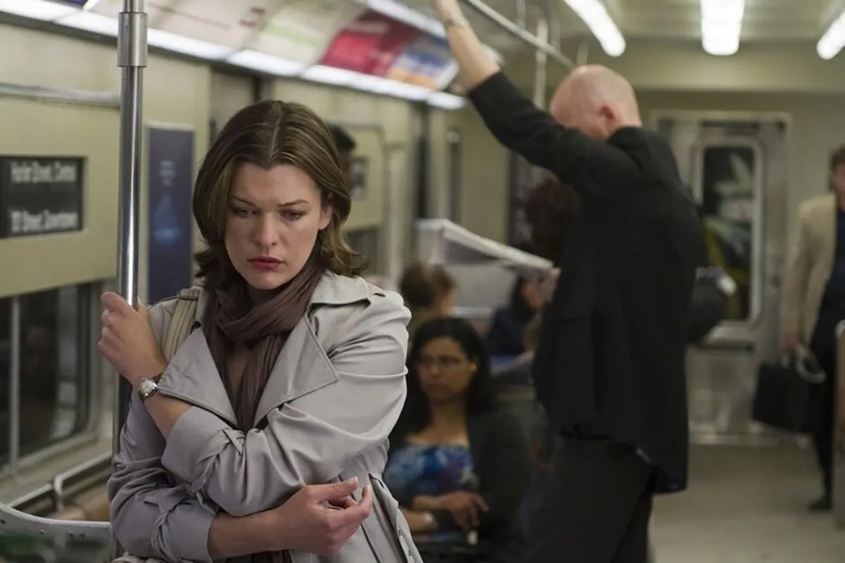 Милла Йовович в фильме Лица в толпе Милла Йовович в фильме Лица в толпе