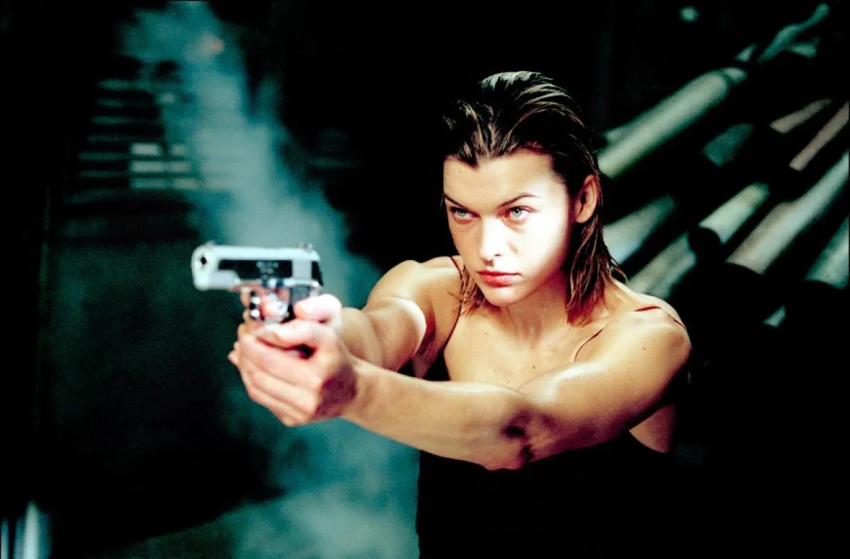 Милла Йовович в фильме Обитель зла Милла Йовович в фильме Обитель зла