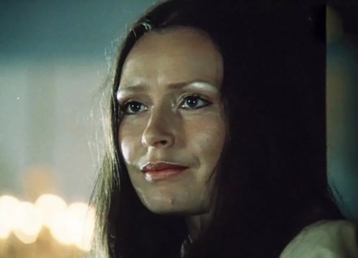 Надежда Бутырцева в фильме Крик дельфина