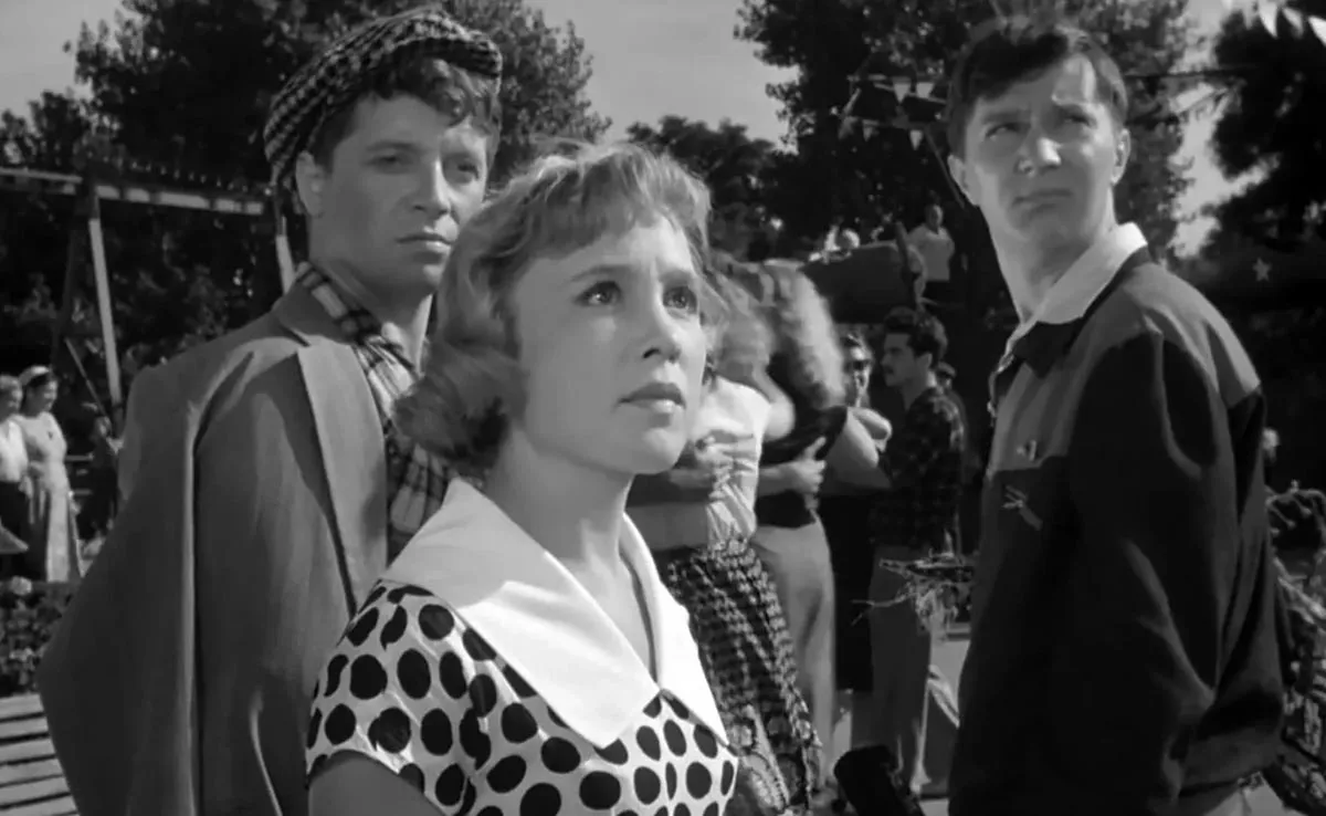 Надежда Румянцева в фильме Неподдающиеся Надежда Румянцева в фильме Неподдающиеся