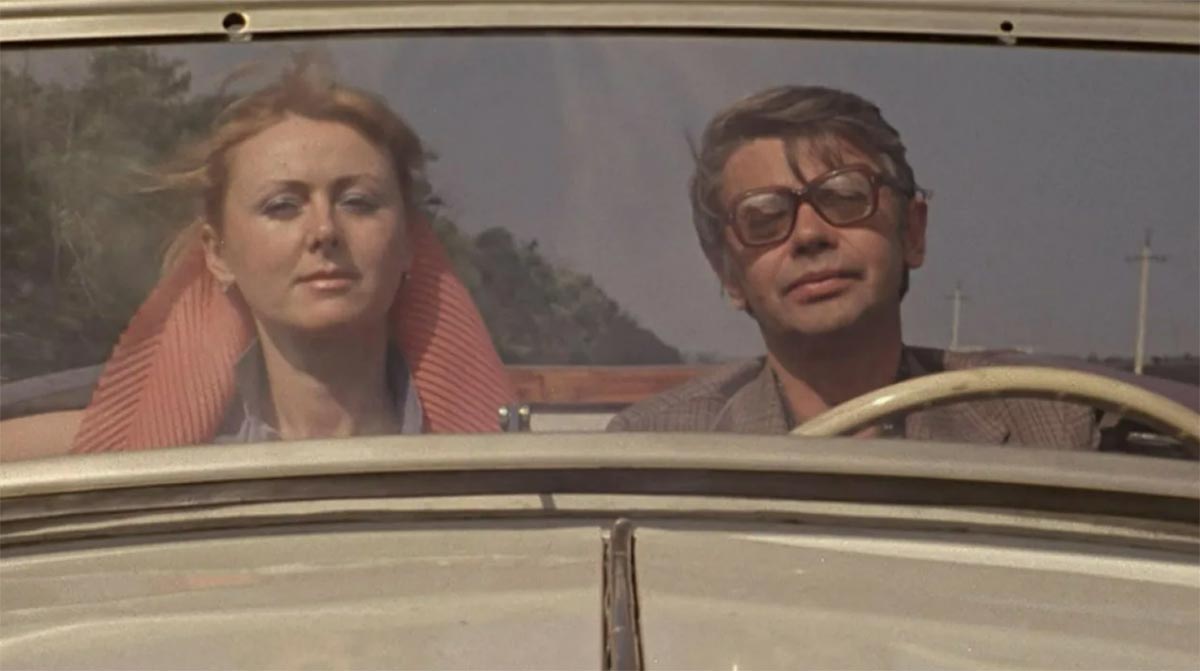 Наталья Селезнёва в фильме По улицам комод водили...