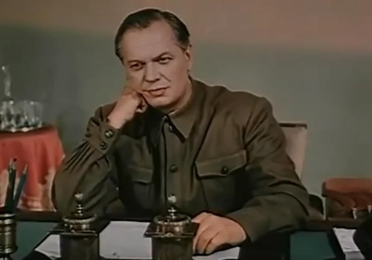 Николай Охлопков в фильме Далеко от Москвы Николай Охлопков в фильме Далеко от Москвы