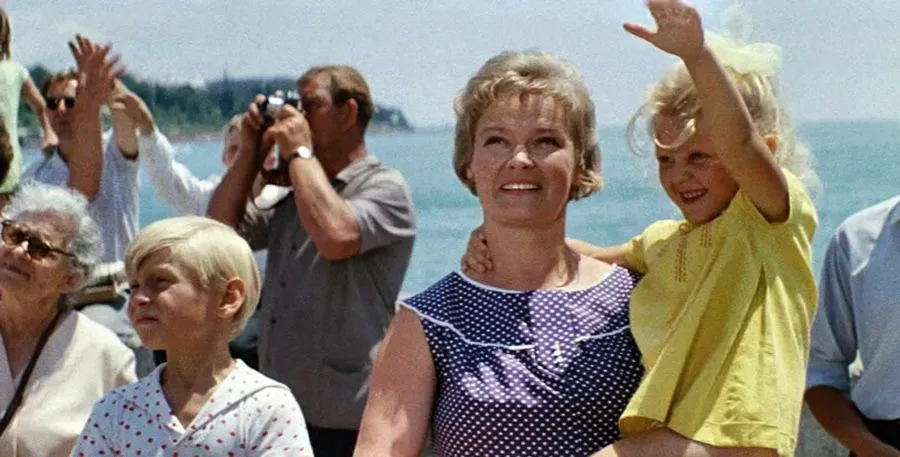 Нина Гребешкова в фильме Бриллиантовая рука Нина Гребешкова в фильме Бриллиантовая рука