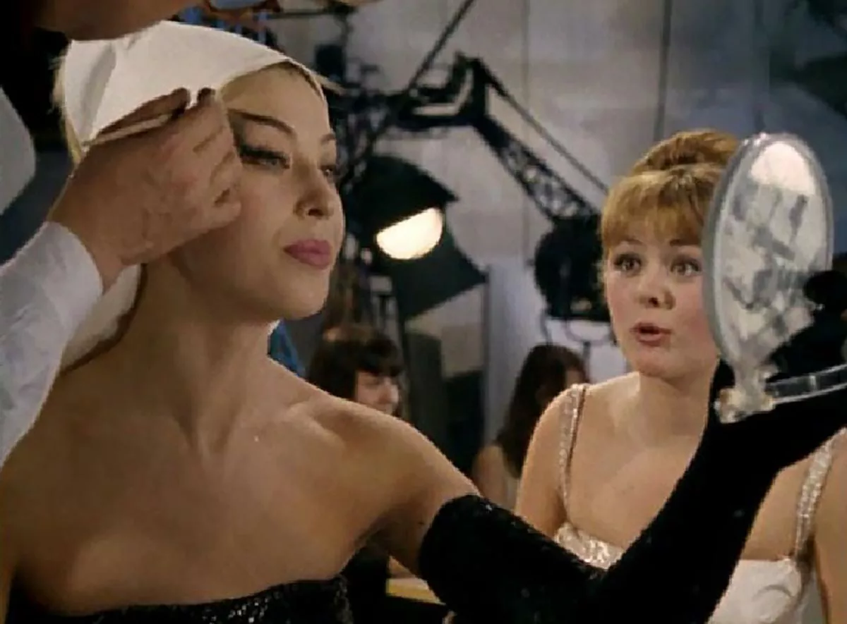 Нина Шацкая в фильме Саша-Сашенька Нина Шацкая в фильме Саша-Сашенька