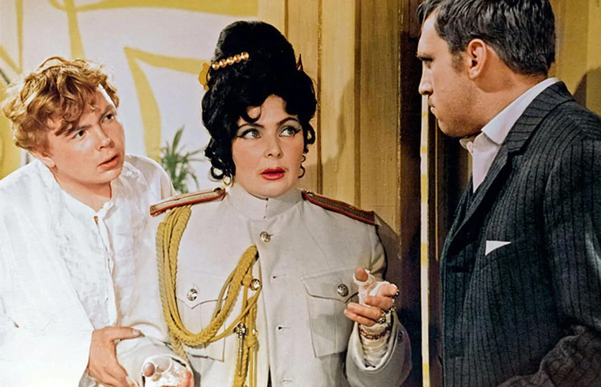 Ольга Аросева в фильме Интервенция