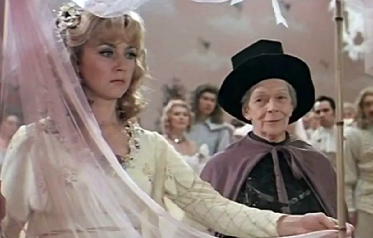 Татьяна Пельтцер в фильме Ослиная шкура Татьяна Пельтцер в фильме Ослиная шкура