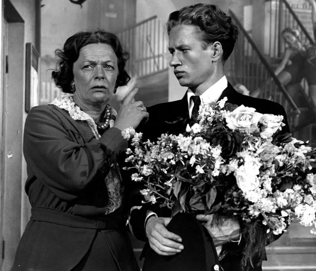 Татьяна Пельтцер в фильме Укротительница тигров Татьяна Пельтцер в фильме Укротительница тигров