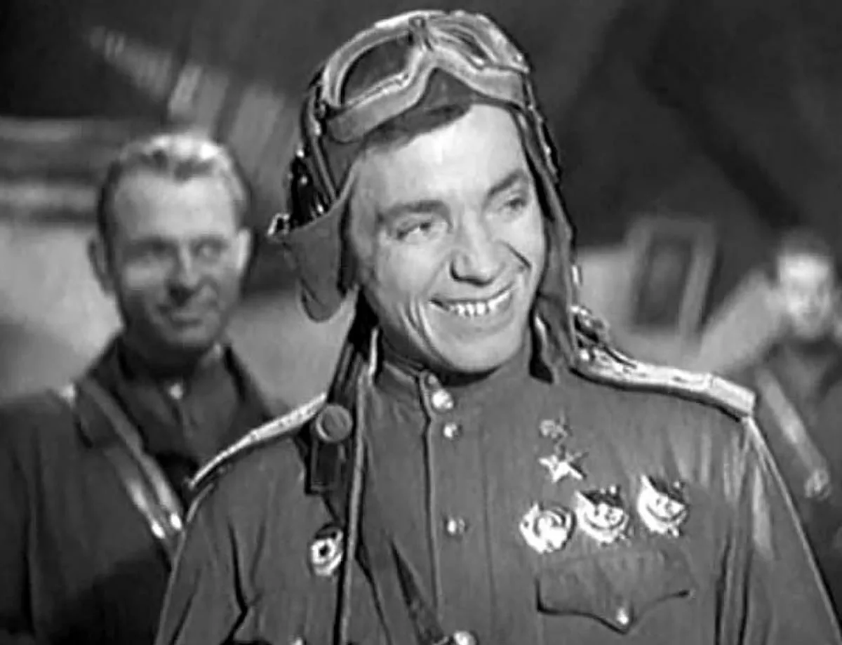 Петр Алейников в фильме Небо Москвы Петр Алейников в фильме Небо Москвы