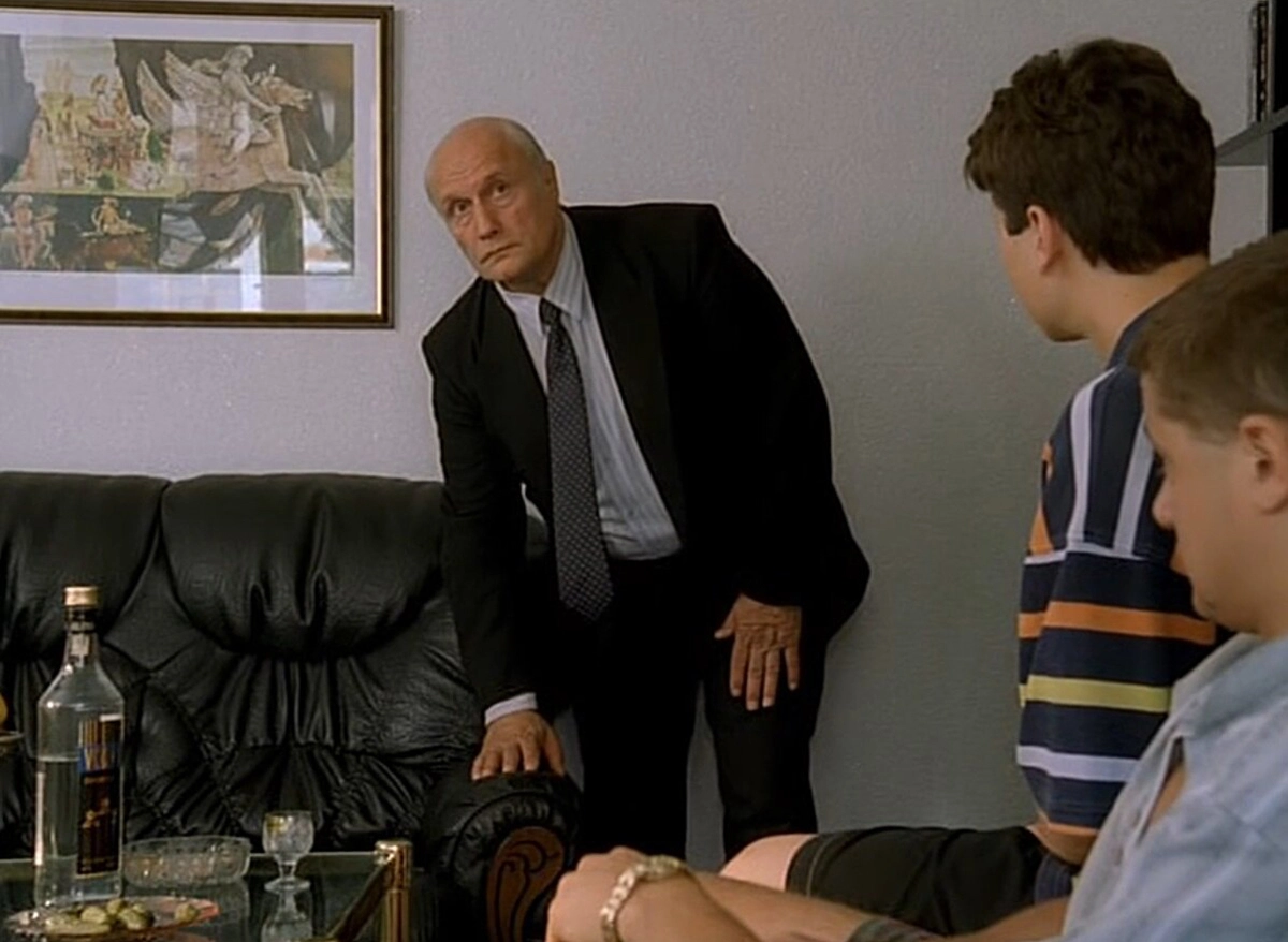 Александр Пороховщиков в фильме Ворошиловский стрелок