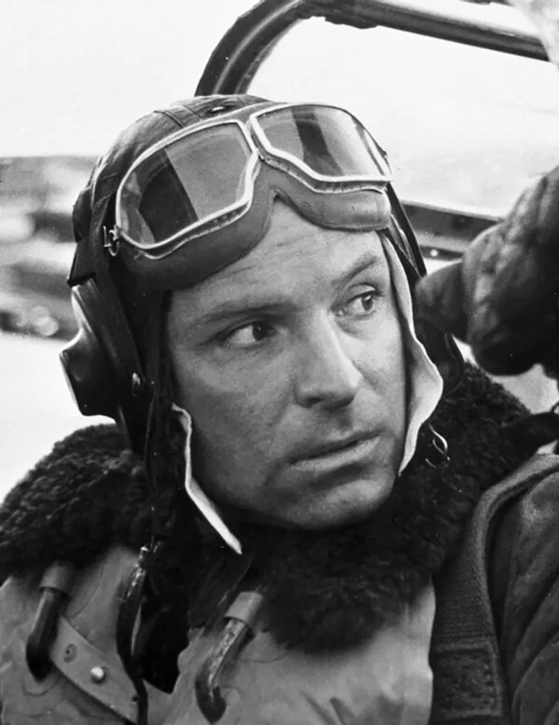 Родион Нахапетов в фильме Торпедоносцы Родион Нахапетов в фильме Торпедоносцы