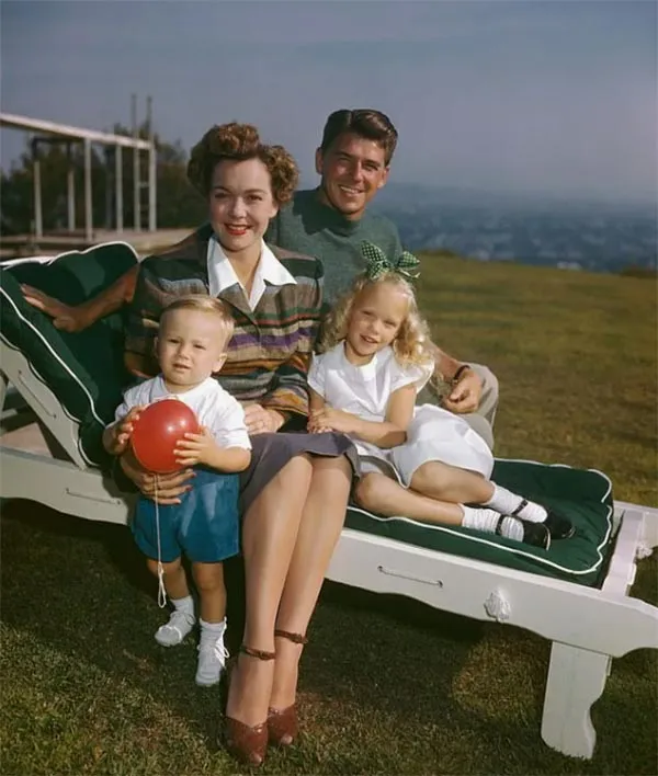 Рональд Рейган и Джейн Уайман с детьми