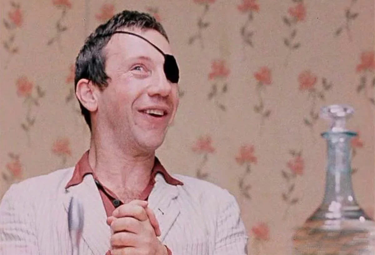 Савелий Крамаров в фильме 12 стульев (1971) Савелий Крамаров в фильме 12 стульев (1971)