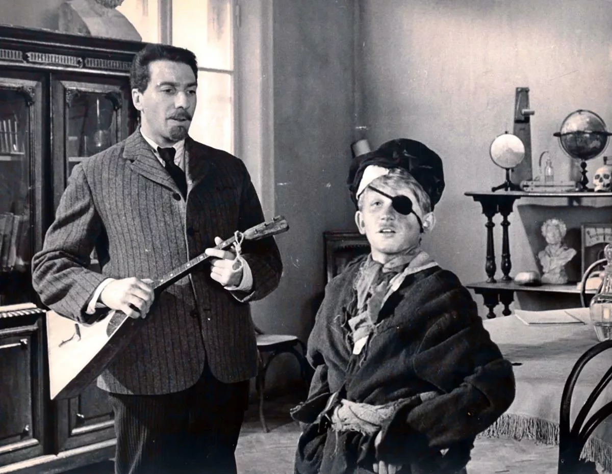 Сергей Юрский в фильме Республика ШКИД