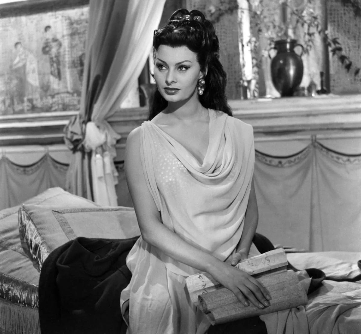 Софи Лорен в фильме Аттила Софи Лорен в фильме Аттила