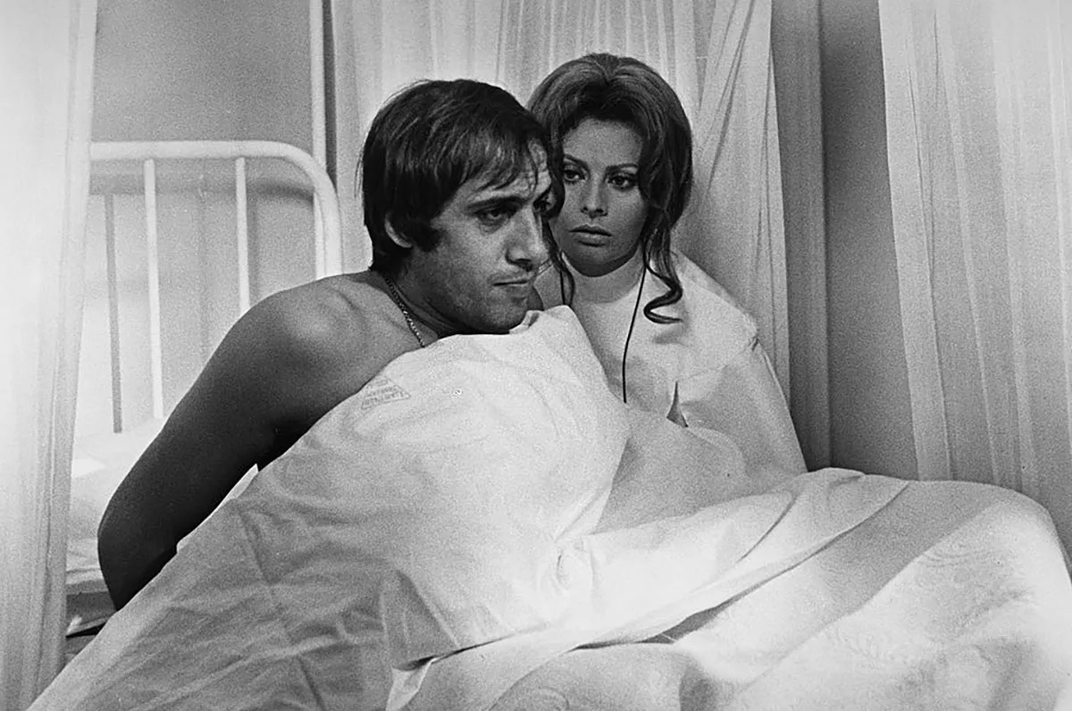 Софи Лорен в фильме Белое, красное и... Софи Лорен в фильме Белое, красное и...