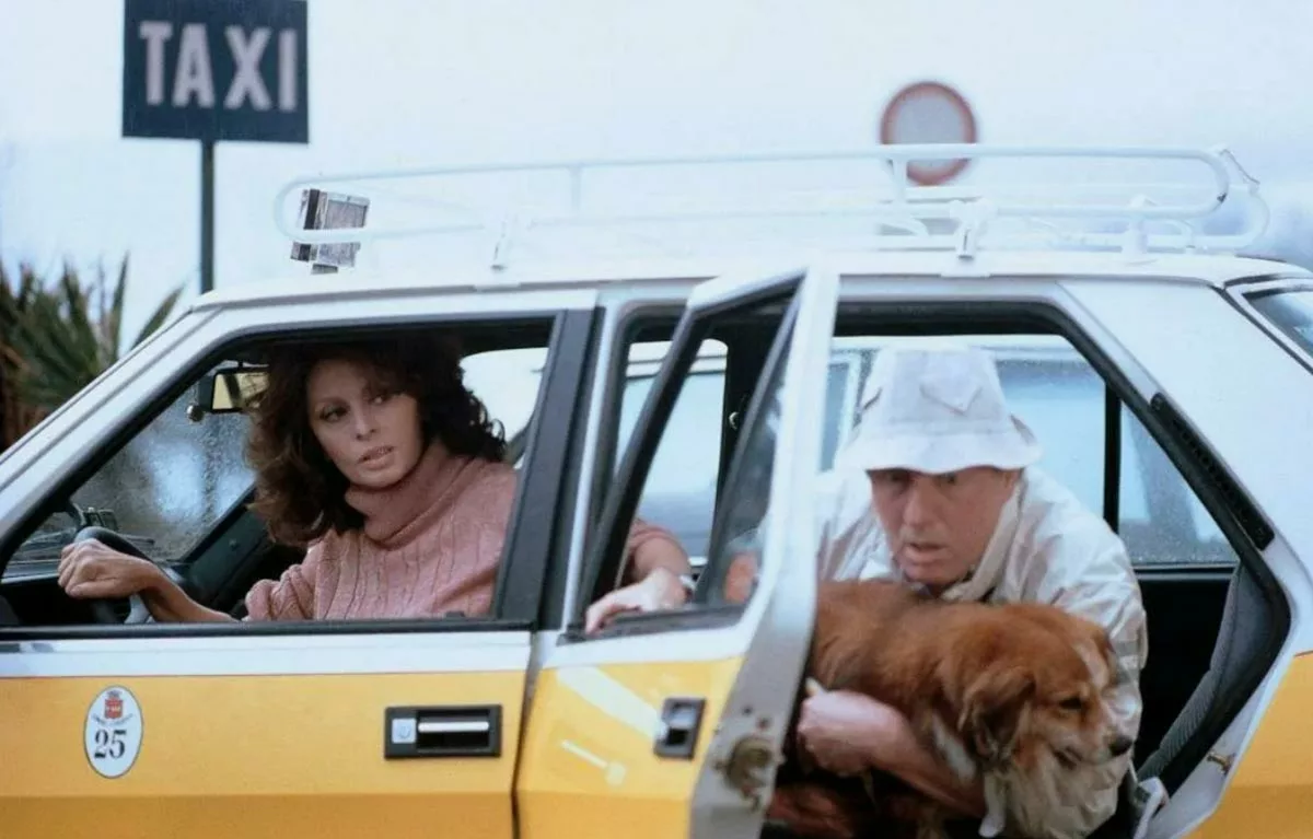 Софи Лорен в фильме Нечто белокурое Софи Лорен в фильме Нечто белокурое